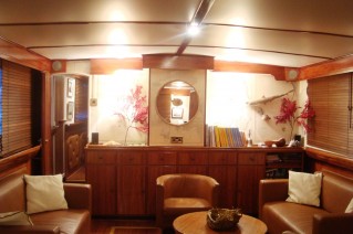 DERAMORE - Saloon.JPG